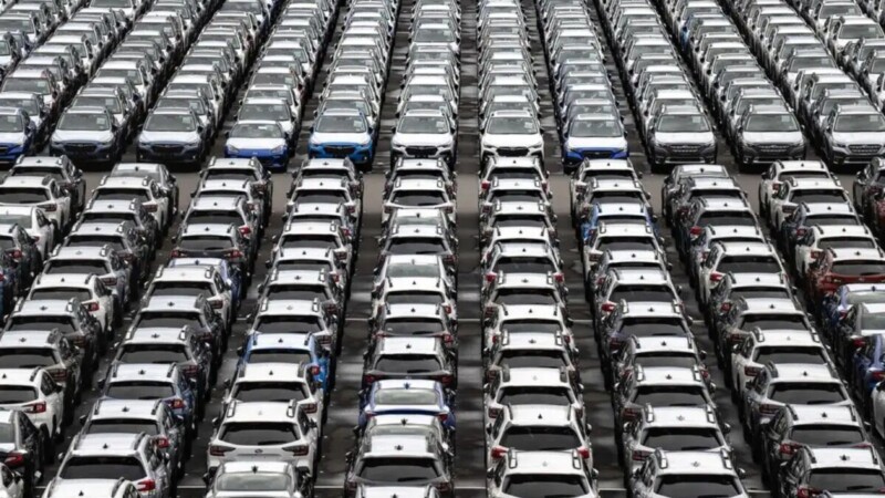 Aranceles de 25% a autos, latas de aluminio y cerveza