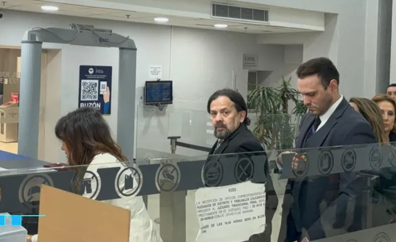 Cruz Martínez acude con Camille Vásquez a audiencia por presunta violencia contra Alicia Villarreal