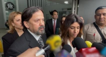 Cruz Martínez acude con Camille Vásquez a audiencia por presunta violencia contra Alicia Villarreal