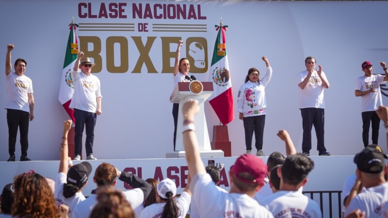 La presidenta Claudia Sheinbaum encabeza en el Zócalo la Clase Nacional de Boxeo