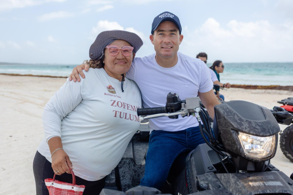 Durante la ceremonia de entrega, el presidente Diego Castañón Trejo mantuvo una conversación con el personal de limpieza, a quienes felicitó por su arduo trabajo.