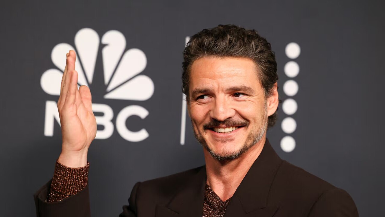 Pedro Pascal critica duramente a J.K. Rowling por sus posturas transfóbicas