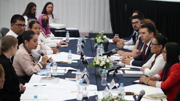 Atiende Rosa I. Rodríguez a familiares de desaparecidos