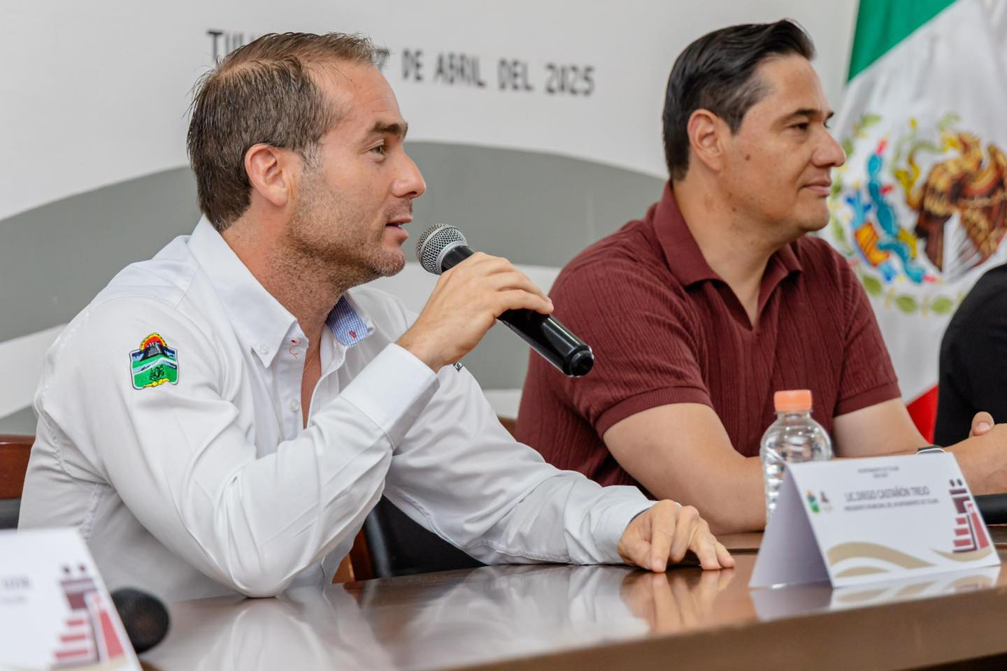 En una conferencia de prensa, el presidente municipal, Diego Castañón Trejo, anunció su integración a la administración municipal.