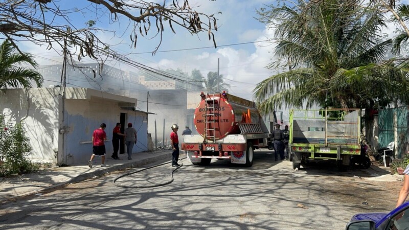 Consume el fuego una vivienda en la Región 228 de Cancún (VIDEO)