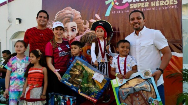 Celebran con éxito la primera Carrera de Superhéroes en Isla Mujeres