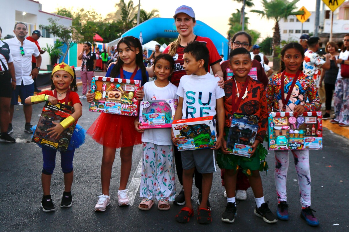 Celebran con éxito la primera Carrera de Superhéroes en Isla Mujeres; el Ayuntamiento de Isla Mujeres, que encabeza la alcaldesa Atenea Gómez Ricalde celebrar el Día del Niño y de la Niña.
