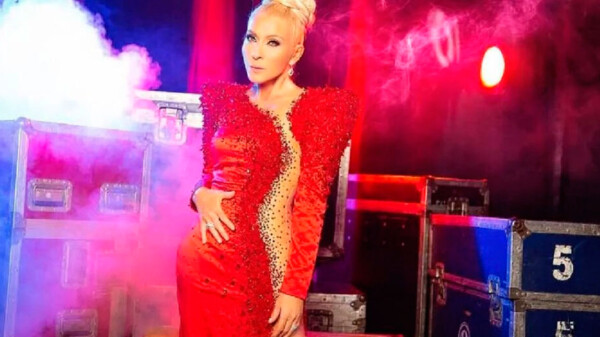 Yuri sufre caída en pleno concierto durante su presentación en Tamaulipas