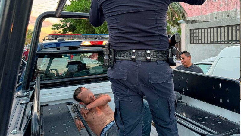 Ciudadanos detienen en Cancún a sujeto que propinó brutal golpiza a su pareja