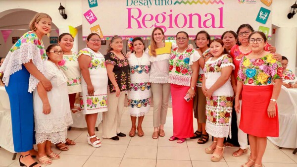Celebran Desayuno Regional a beneficio de las Casas del Adulto Mayor en Isla Mujeres