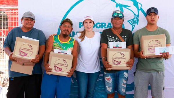 Atenea Gómez Ricalde respalda al sector pesquero con la entrega de apoyos del programa ‘Familia Pescadora’