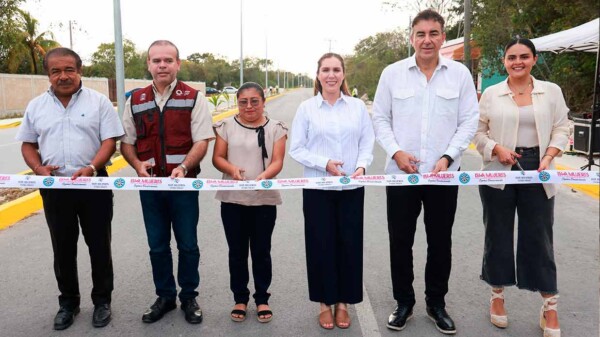 Atenea Gómez Ricalde inaugura primera etapa de la carretera Rancho Viejo