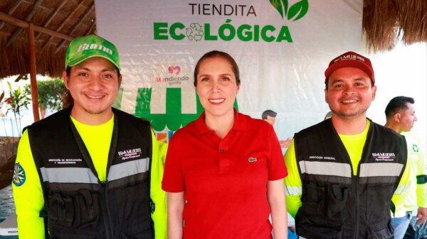 Atenea Gómez Ricalde impulsa cultura del reciclaje con la “Tiendita Ecológica” en Isla Mujeres