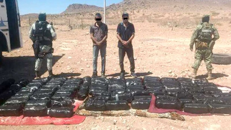 Caen en Chihuahua traficantes con casi media tonelada de metanfetamina