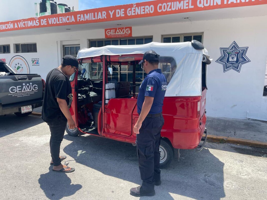 Recuperan mototaxi robado durante la madrugada en Cozumel; en un descuido el propietario lo dejó estacionado con la llave puesta.