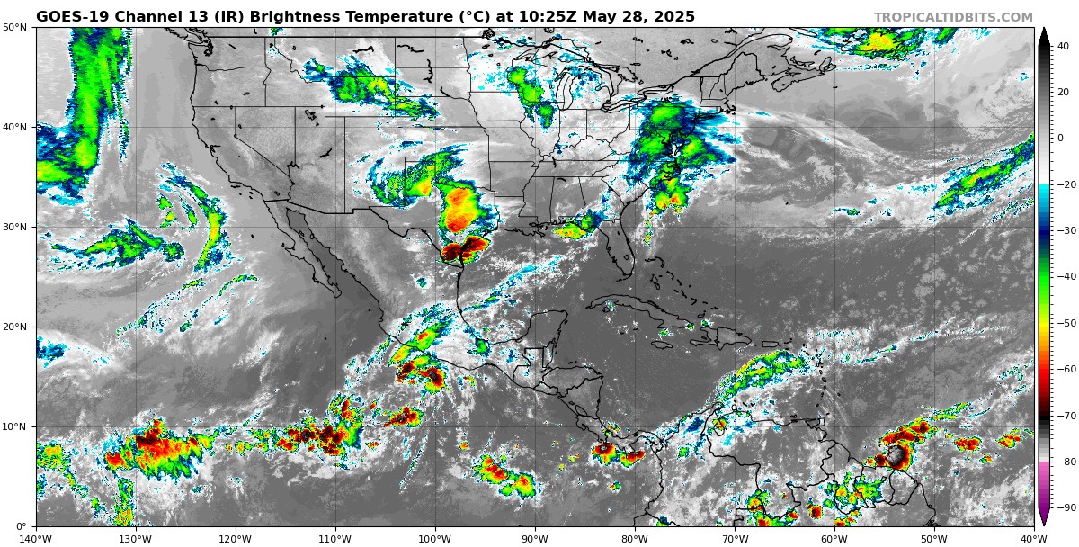 Cielo medio nublado durante el día, con intervalos de chubascos en Quintana Roo y lluvias aisladas en Campeche y Yucatán.