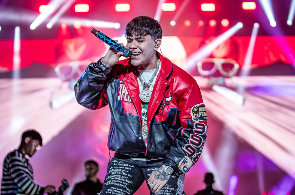 Apagan micrófonos a Junior H en Aguascalientes por intentar cantar narcocorridos