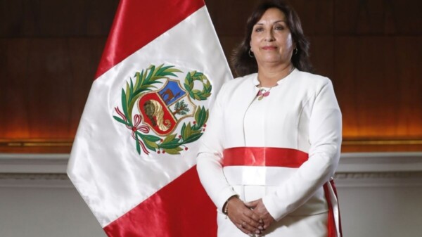 Presidenta de Perú quiere duplicar su sueldo
