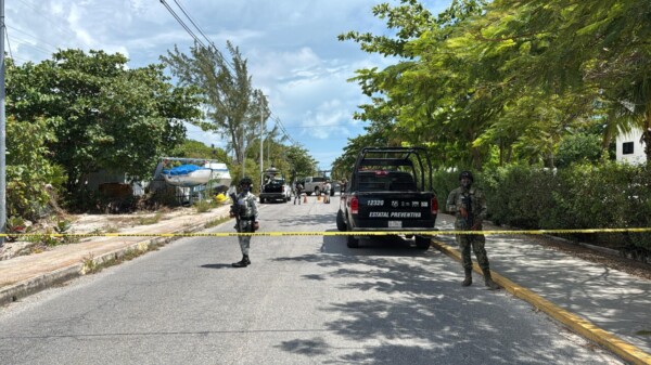 Hallan el cuerpo de una persona en Cancún, enrollado en bolsas
