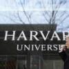 Prohíbe Trump a Harvard inscribir estudiantes extranjeros
