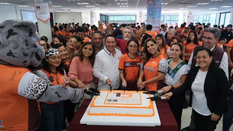 Con alumnas y alumnos, Mara Lezama celebra 15 aniversario de la Universidad Politécnica de Quintana Roo