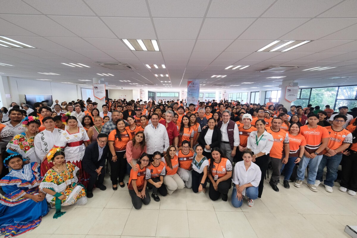 Inaugura la gobernadora el Primer Congreso Académico de Ciencia, Salud y Tecnología y señala que invertir el dinero del pueblo en educación es la mejor inversión.