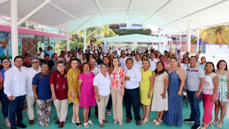 Atenea Gómez reconoce la labor de maestras y maestros en emotiva ceremonia conmemorativa