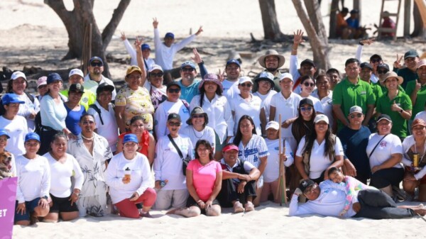 Gobierno de Isla Mujeres consolida acciones por el medio ambiente con jornada de limpieza en Isla Blanca