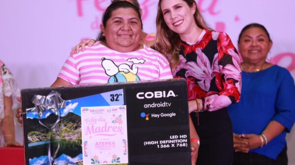 Atenea Gómez celebra con cariño y gratitud a las mamás de Isla Mujeres