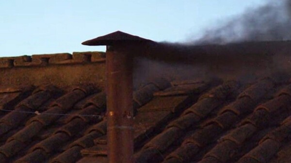 Sin acuerdo en elección de nuevo papa; 2da. fumata negra