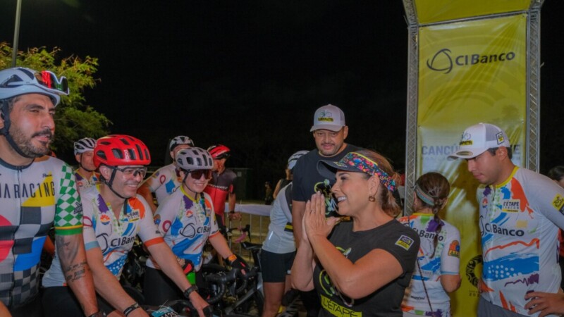 Mil 35 ciclistas participan en L’etape Cancún By Tour de France, cuyo banderazo de salida dio Mara Lezama