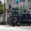 Hallan cuerpo ensabanado frente a colegio en la Supermanzana 59 de Cancún (VIDEO)