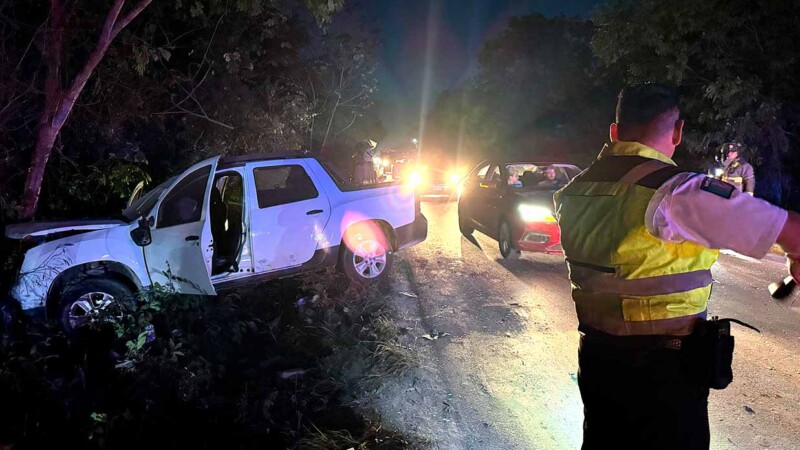 Aparatoso choque en carretera Gas Auto de Cancún deja a taxista gravemente lesionado