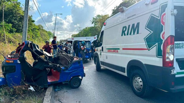 Muere conductor de mototaxi al colisionar en el Arco Vial de Cancún