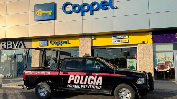Sujetos roban con violencia joyería y una moto nueva en una tienda Coppel de Cancún