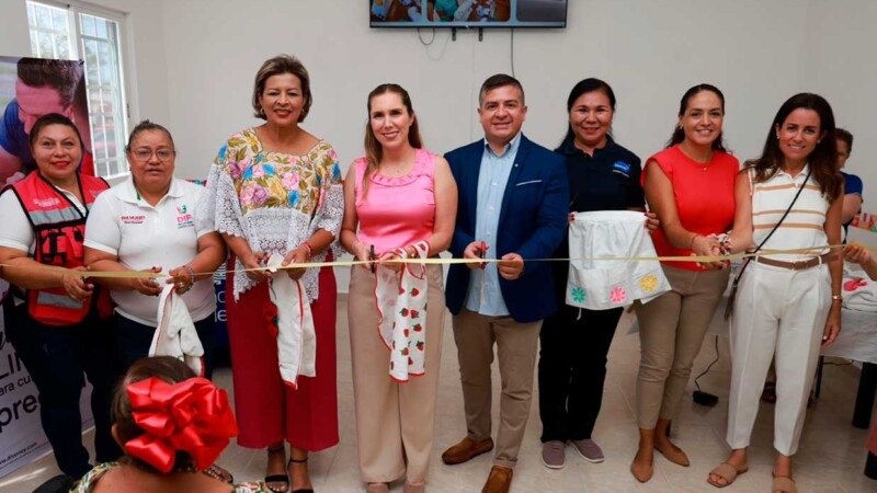 Atenea Gómez Ricalde inauguró el Taller de Costura “Lines for Life” en la Casa del Adulto Mayor de Zona Continental