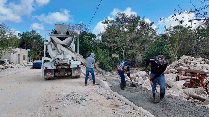Atenea Gómez Ricalde continúa pavimentando calles en Ciudad Mujeres