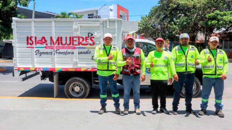 Atenea Gómez Ricalde fortalece Programa Permanente de Descacharrización con la entrega de nuevo camión