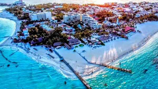 Playa Norte se consolida como orgullo de Isla Mujeres con acciones de limpieza y reconocimiento internacional