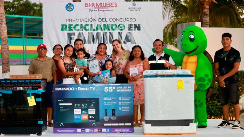 Atenea Gómez Ricalde premia a las familias ganadoras de la tercera edición del concurso “Reciclando en Familia 2025”