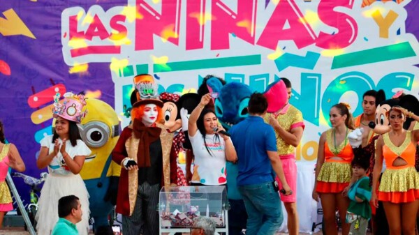 Con gran diversión festeja Blanca Merari a las niñas y niños de Leona Vicario