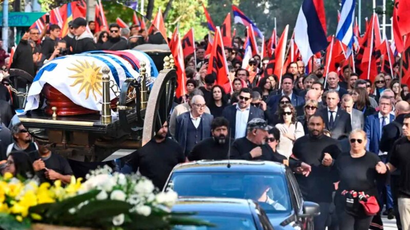 Uruguay despide con honores en multitudinario cortejo fúnebre a José Mujica