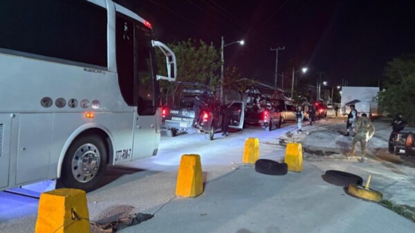 Trasladan a 43 internos del penal de Cancún hacia Chetumal