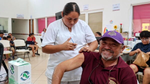 Atenea Gómez Ricalde impulsa jornadas de vacunación para el bienestar de las familias isleñas