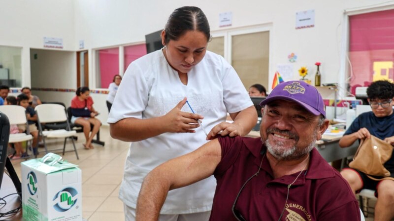Atenea Gómez Ricalde impulsa jornadas de vacunación para el bienestar de las familias isleñas