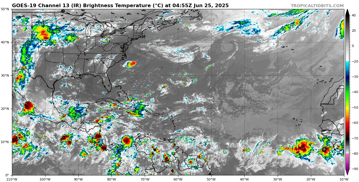 Pronóstico del clima en Quintana Roo para hoy miércoles 25 de junio 2025; cielo medio nublado y durante la tarde, ambiente caluroso.