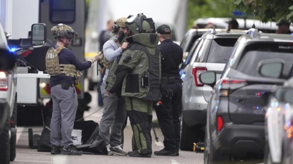 Arrojan artefacto incendiario a “grupo sionista” en Colorado