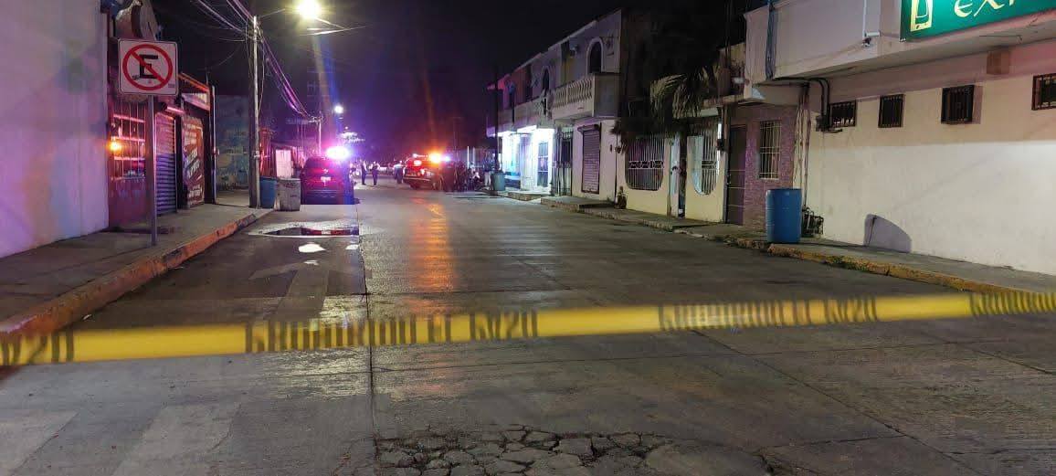 Ejecutan al encargado de un bar en Playa del Carmen; los hechos se registraron la noche del martes en el interior de Sergio’s.
