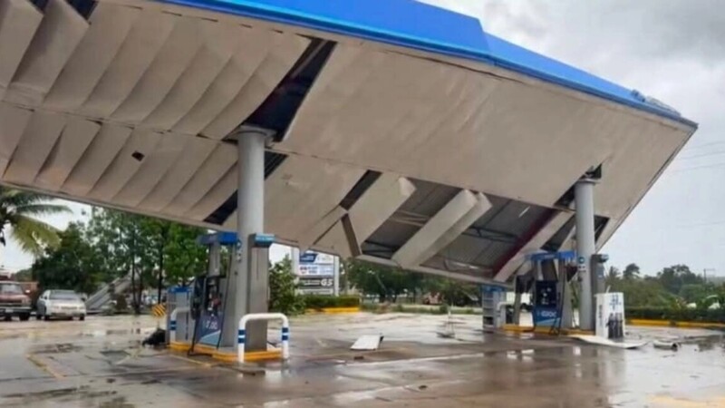 Huracán ‘Erick’ deja estela de destrucción en Puerto Escondido