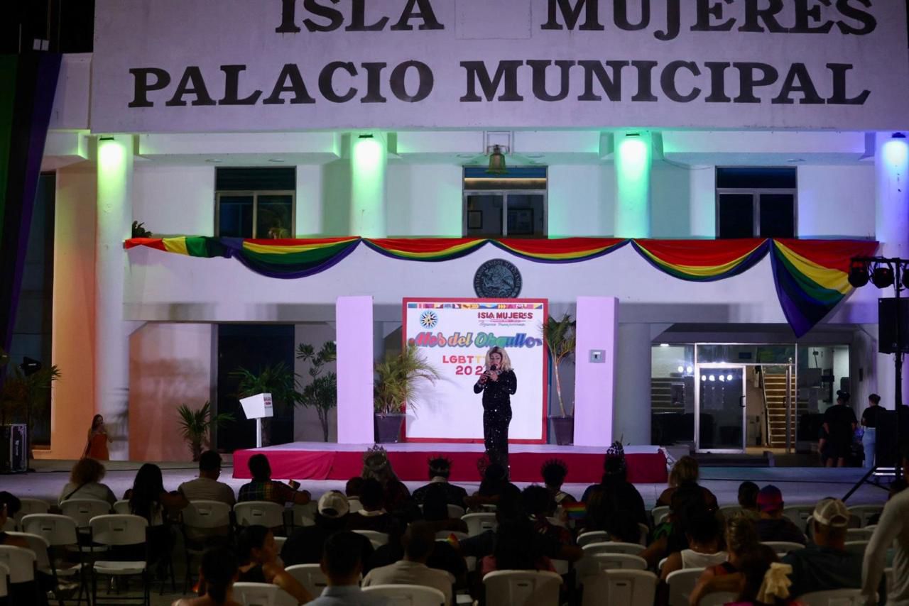 Las actividades programadas por el Mes Pride dieron inicio con el Encendido de Luces y la Coronación de los Reyes.